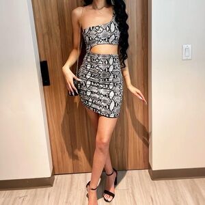 SHEIN Black and White One Shoulder Dress